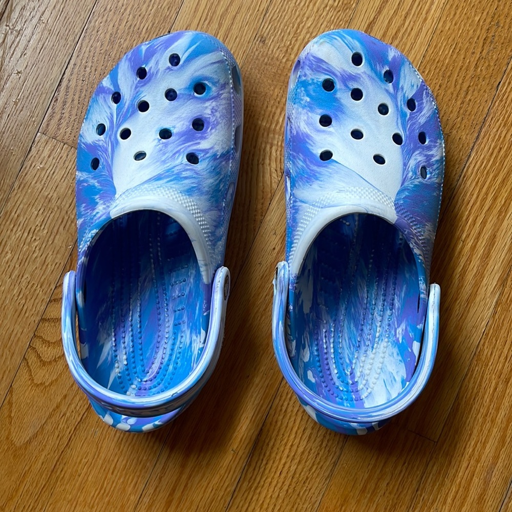 Woman’s size 8 crocs!